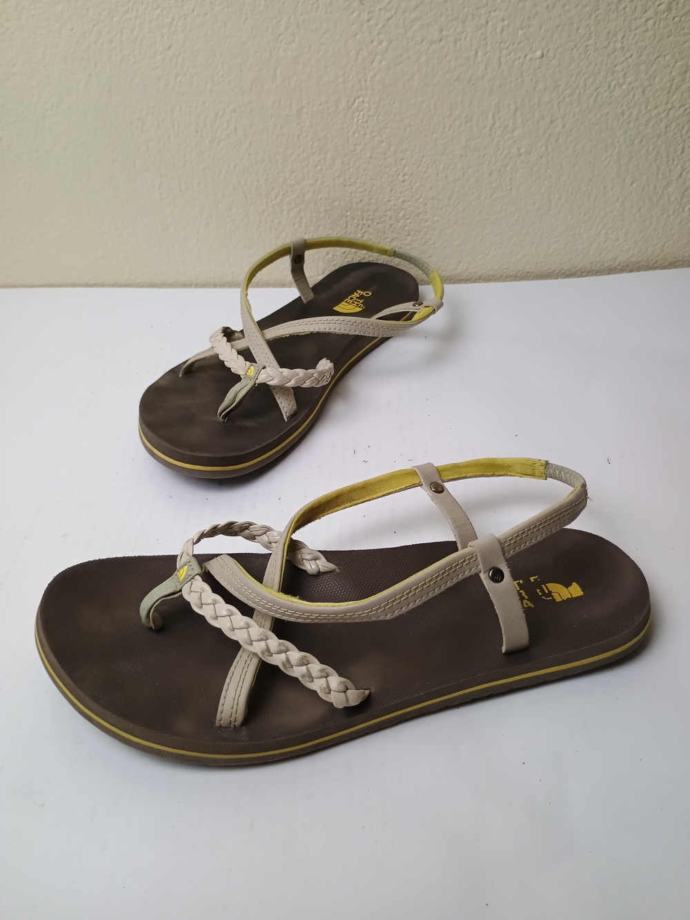 The North Face Base Camp Plus Gladi 7.5/8 Beige Braided-Strap Sandals Hiking